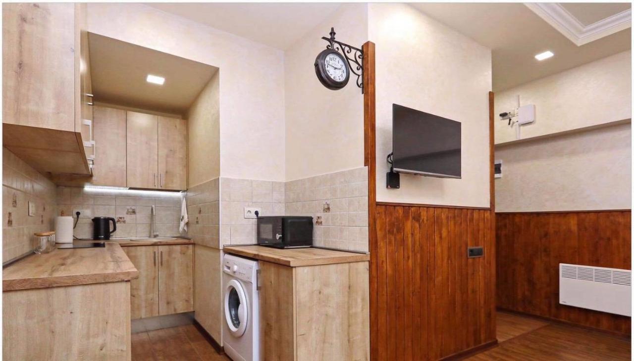Family Mini-Hotel Martirosyan'S And Tours Ереван Екстериор снимка