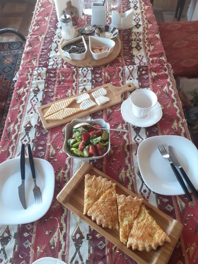 Family Mini-Hotel Martirosyan'S And Tours Ереван Екстериор снимка