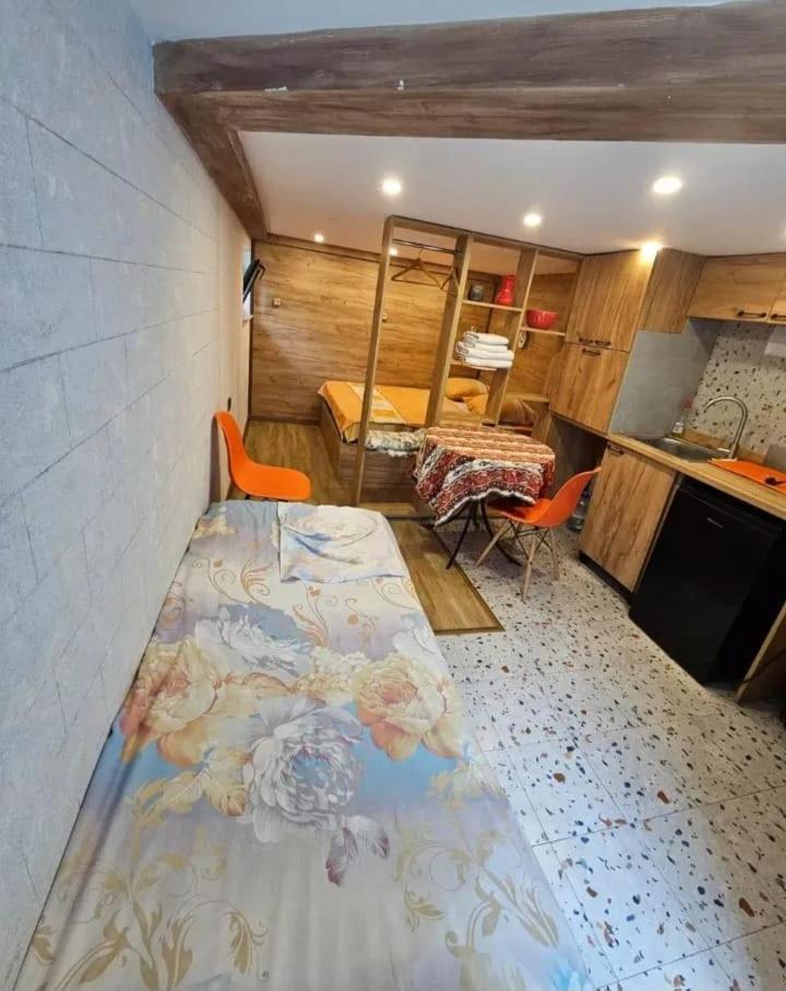 Family Mini-Hotel Martirosyan'S And Tours Ереван Екстериор снимка