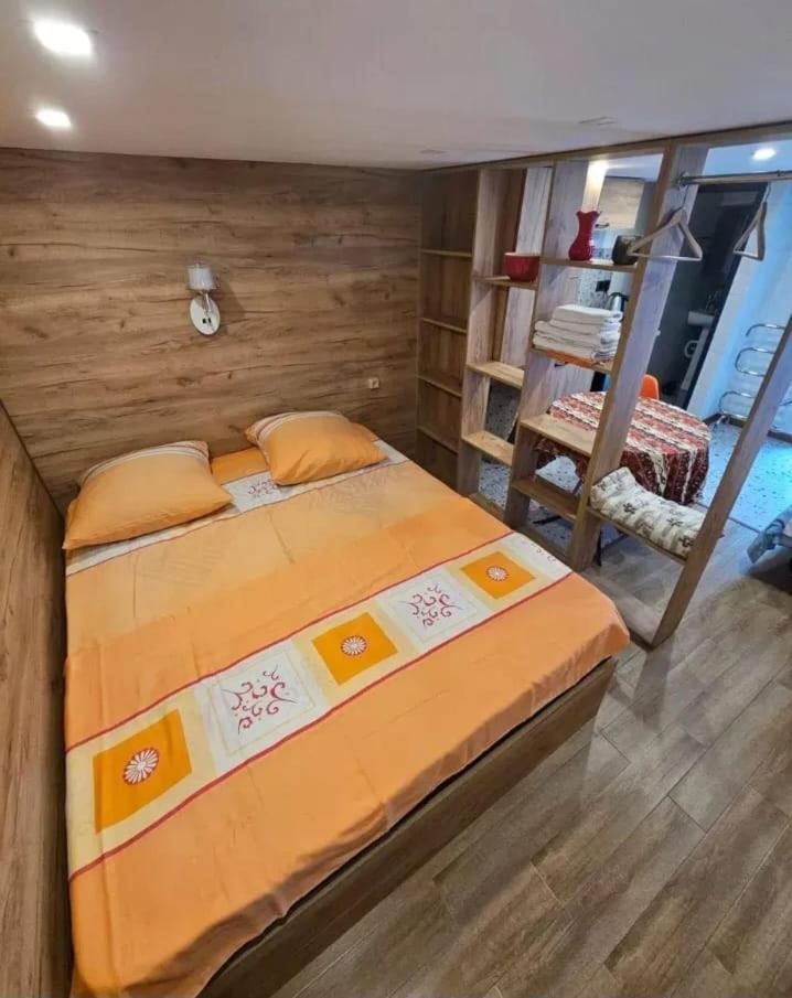 Family Mini-Hotel Martirosyan'S And Tours Ереван Екстериор снимка