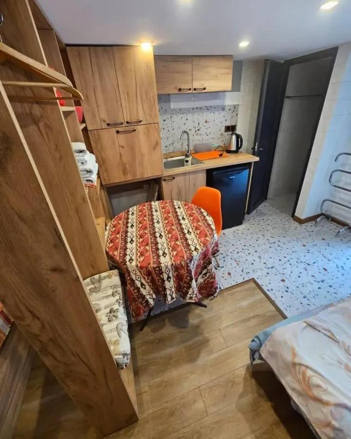 Family Mini-Hotel Martirosyan'S And Tours Ереван Екстериор снимка