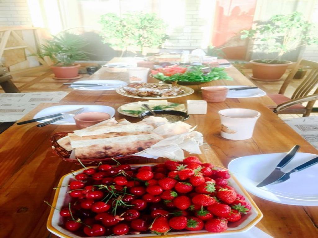 Family Mini-Hotel Martirosyan'S And Tours Ереван Екстериор снимка