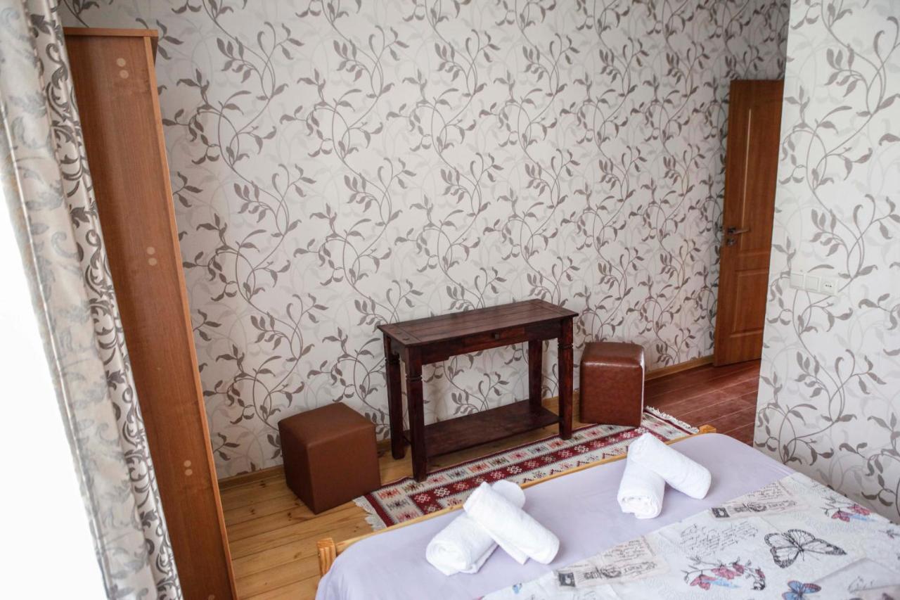 Family Mini-Hotel Martirosyan'S And Tours Ереван Екстериор снимка