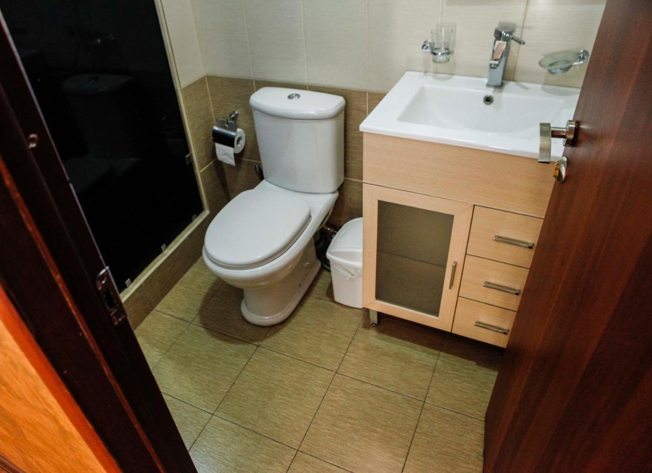 Family Mini-Hotel Martirosyan'S And Tours Ереван Екстериор снимка
