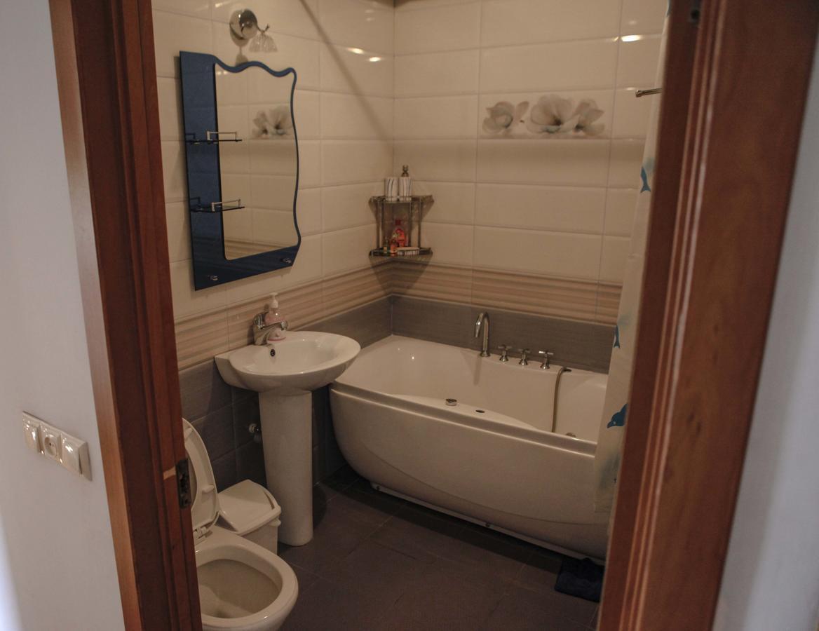 Family Mini-Hotel Martirosyan'S And Tours Ереван Екстериор снимка