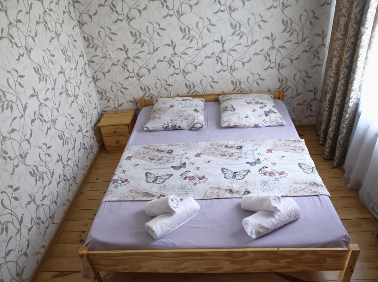 Family Mini-Hotel Martirosyan'S And Tours Ереван Екстериор снимка
